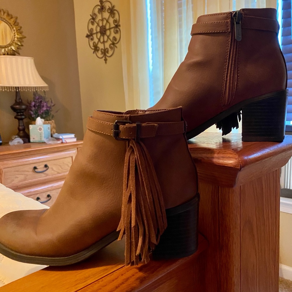 🤩Adorable brown leather low rise boots!